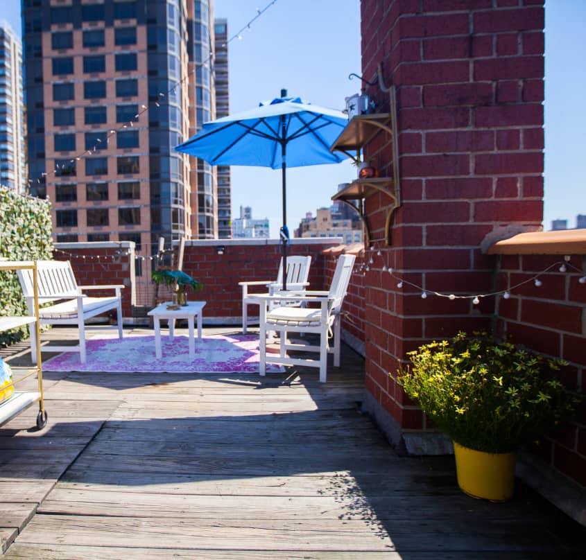 Bustle Beauty Editor Olivia Muenter's NYC Home Apartment Therapy